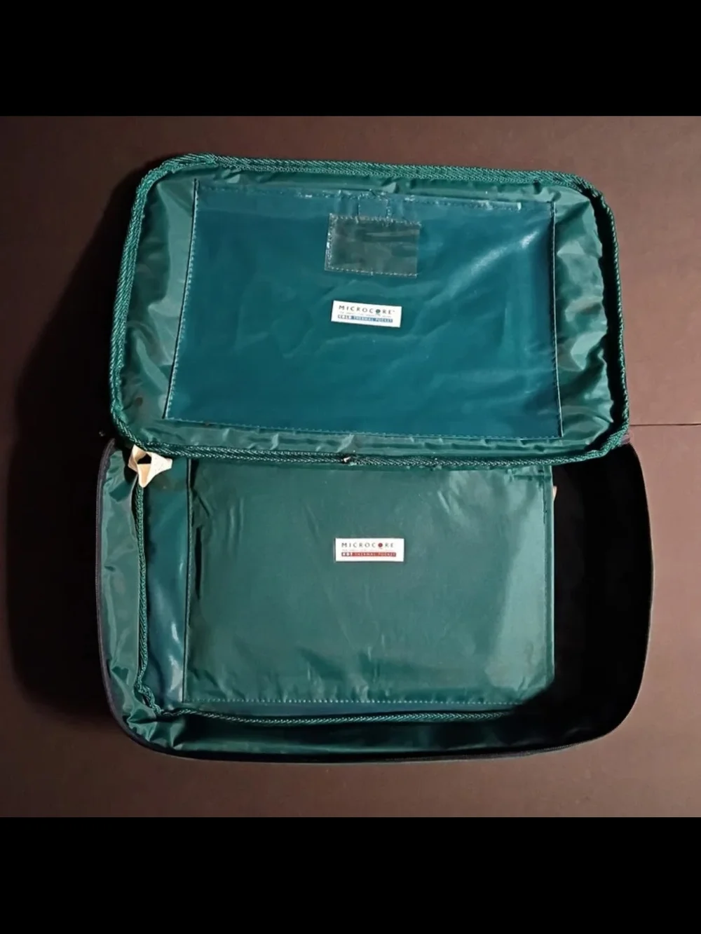 Pyrex Teal Meal Prep Container with Matching Teal Carry Case
